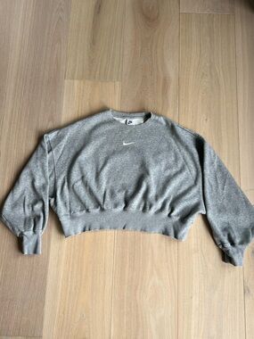 Nike: Womens Sportswear Phoenix Fleece Oversized Crew-Neck Sweatshirt